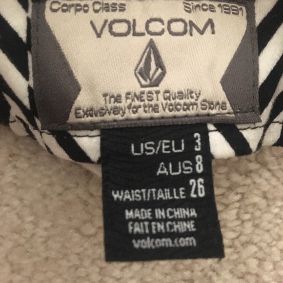 Volcom Stone chevron black and white mini skirt! - Picture 2 of 3